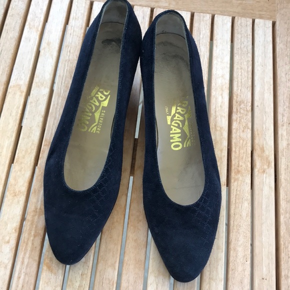 Ferragamo women’s suede pumps 5 - Picture 2 of 11